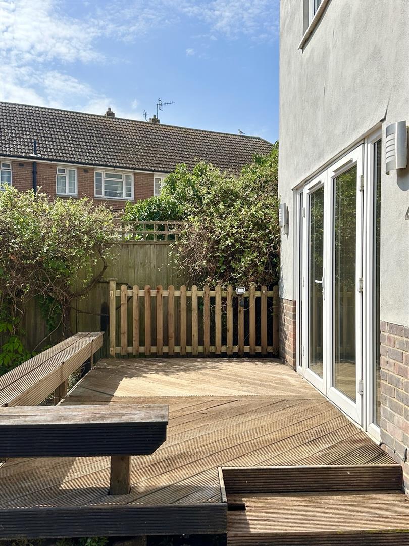 2 bed property in Winding Street, Old Town, Hastings